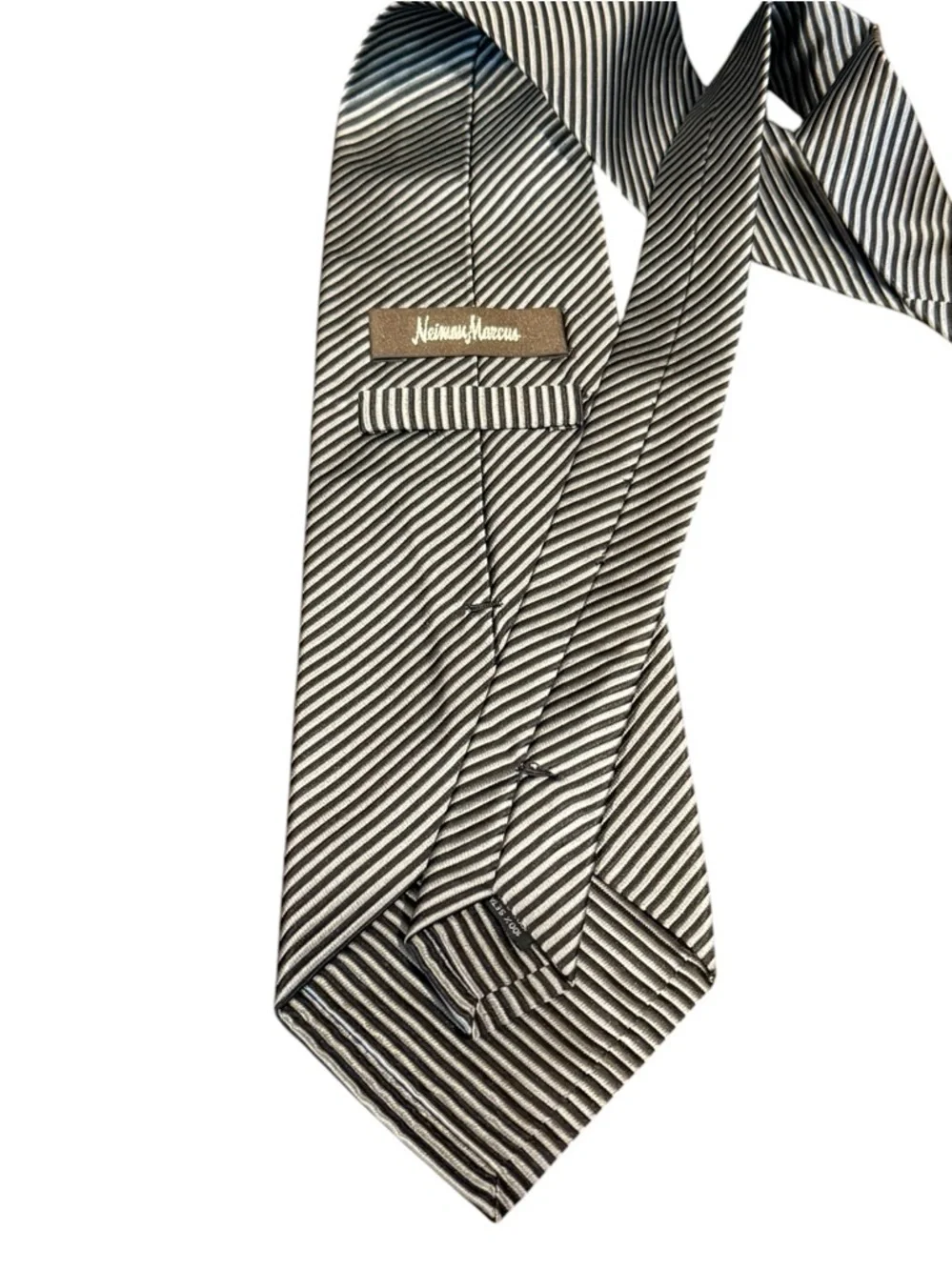 Neiman Marcus 100% Silk Mens Necktie Chocolate Brown Tan Diagonal Repp Stripe